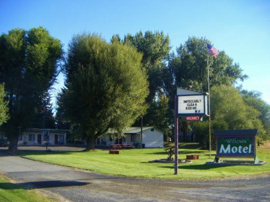 The Willows Motel Wilbur ภายนอก รูปภาพ